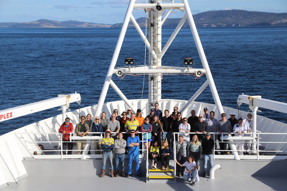 RV Investigator team 
