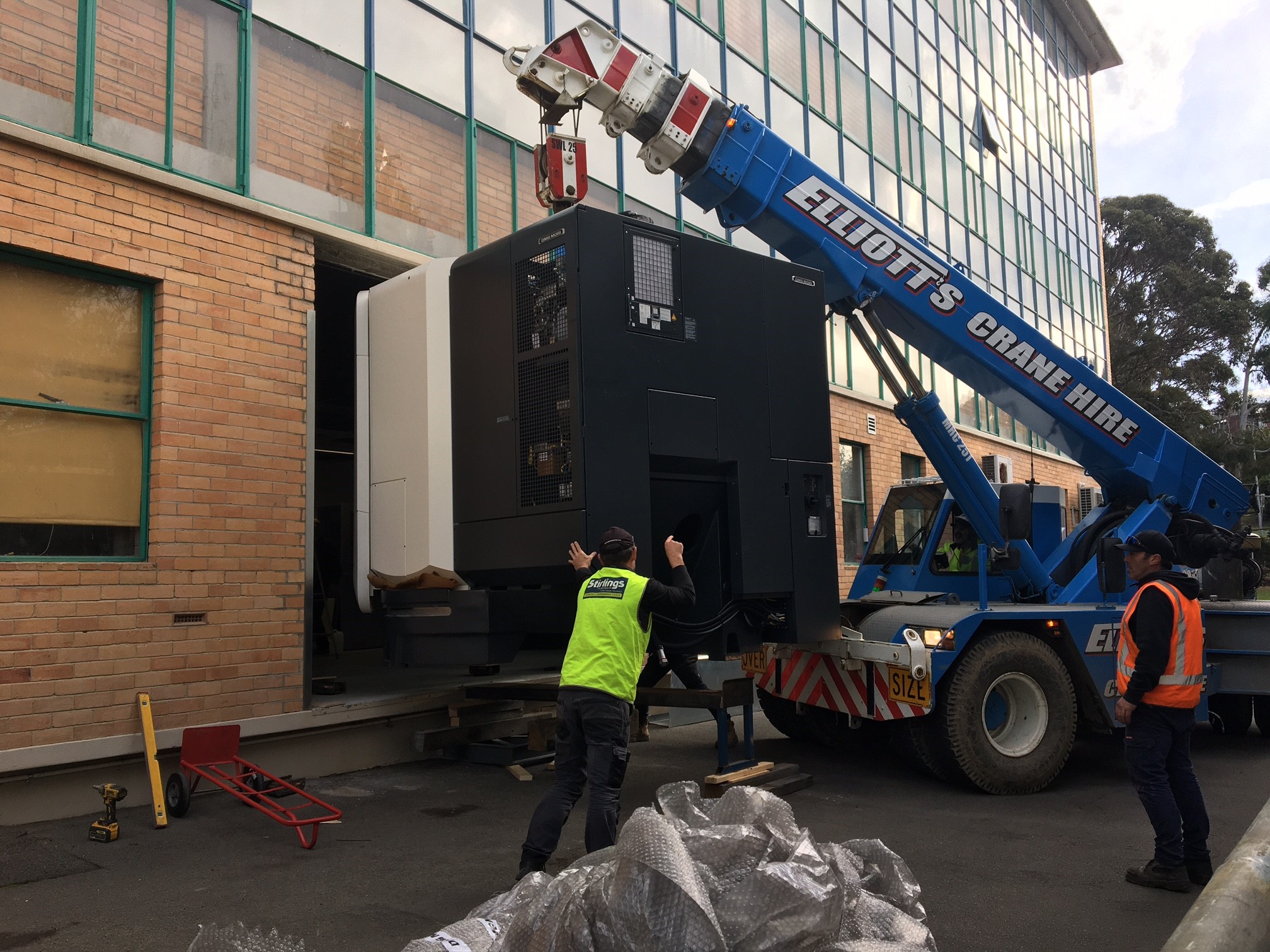 Transfer of the machine into the building