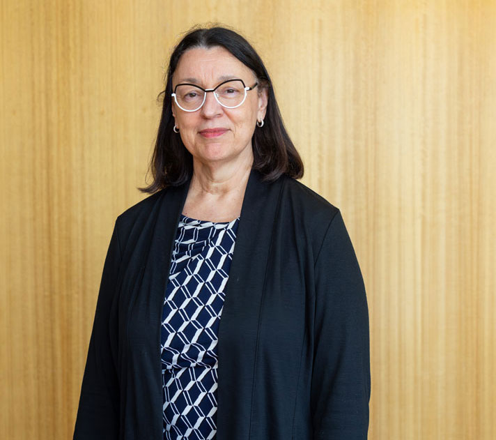 Headshot of Glenda Halliday